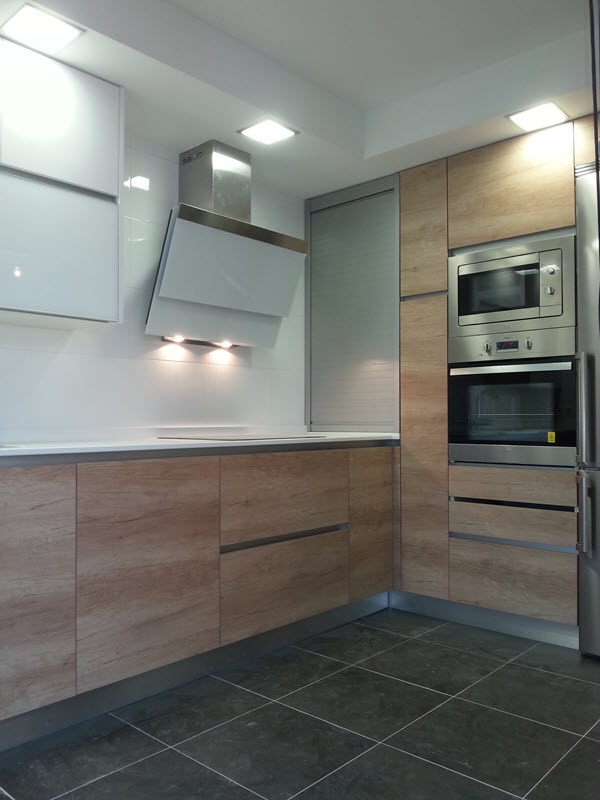 Cocina blancas y de madera