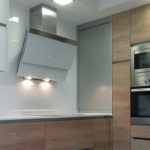 Cocina blancas y de madera