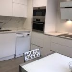 cocina grande y moderna